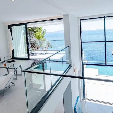 Βίλα Luxury Seafront Miracul Korcula With Pool *