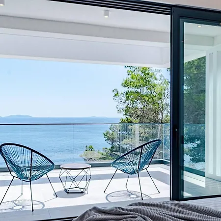 Luxury Seafront Miracul Korcula With Pool וילה