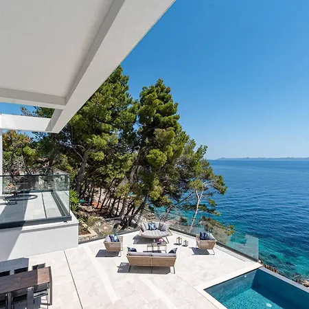 Luxury Seafront Miracul Korcula With Pool וילה *