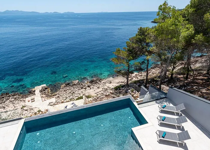 Luxury Seafront Miracul Korcula With Pool וילה *