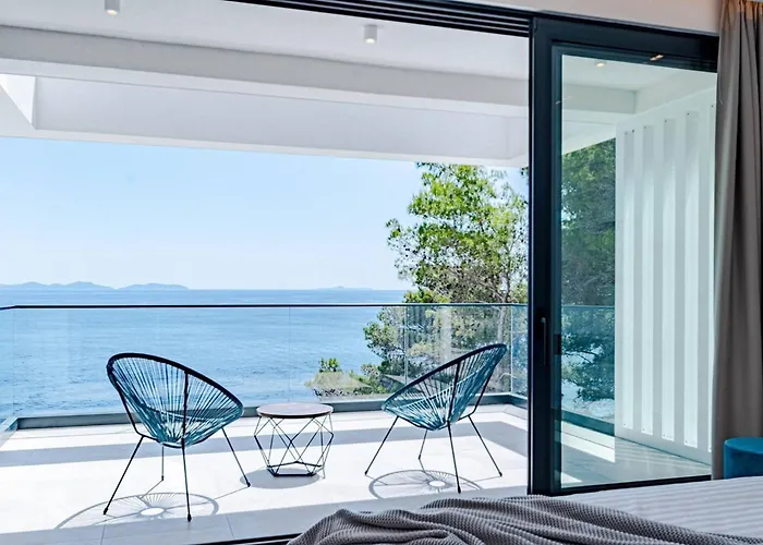 Luxury Seafront Miracul Korcula With Pool וילה