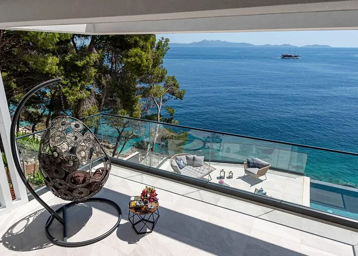 Luxury Seafront Miracul Korcula With Pool וילה *