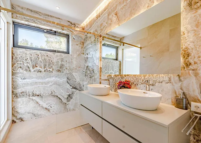 Luxury Seafront Miracul Korcula With Pool 빌라