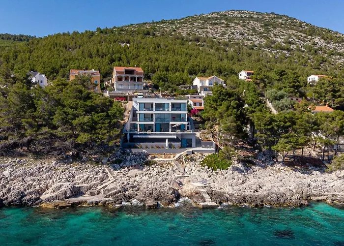 Luxury Seafront Miracul Korcula With Pool וילה